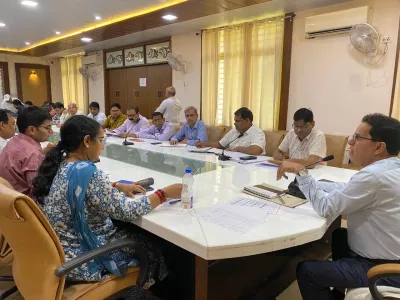 राजस्व वसूली में नहीं चलेगी ढिलाई, बड़े बकायेदारों से वसूली को चलाएं अभियान-नगर आयुक्त संतोष कुमार वैश्य