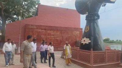 कांवड़ यात्रा और परिक्रमा को लेकर नगर आयुक्त संतोष कुमार वैश्य के चाक चौबंद इंतजाम करने के निर्देश