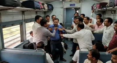 चलती ट्रेन में शख्स ने की शर्मनाक हरकत, पेशाब करने पर यात्रियों ने की पिटाई