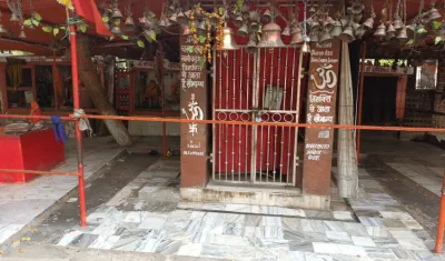 घण्टे बाले हनुमान मंदिर से घण्टे चोरी कर ले गए अज्ञात चोर