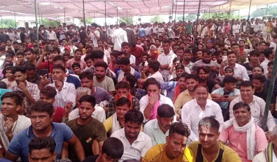आगरा के मुड़ी में उत्पीड़न के खिलाफ क्षत्रिय समाज की हुई महापंचायत ,हजारों की संख्या में पहुंचे लोग