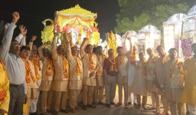 कर्मयोगी से पहली बार निकली भव्य शोभायात्रा, हवन और अग्र सम्मान समारोह का किया आयोजन