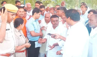 स्थानीय युवाओं को रोजगार व पुनर्वास की माँग को लेकर दिया सांकेतिक धरना