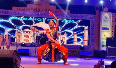 तोयशी ने दी भरतनाट्यम की सुंदर प्रस्तुति