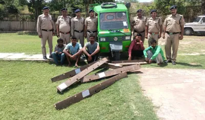 रेलवे मैटेरियल की चोरी करने वाले गैंग को चोरी करते हुए पकड़ा रंगे हाथ
