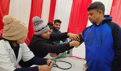 तेज इण्टरनेशनल कैम्पस में लगा कर्मचारियों के लिए नि:शुल्क मोतियाबिंद ऑपरेशन नेत्र चिकित्सा शिविर