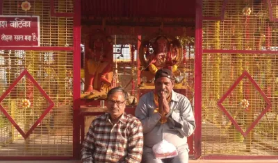 हनुमान जी के जन्मोत्सव पर हुआ नई कुर्सी विधवत पूजन