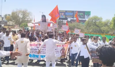 अभाविप ने फूंका रामजीलाल सुमन का पुतला पुलिस और कार्यकर्ता आए आमने सामने