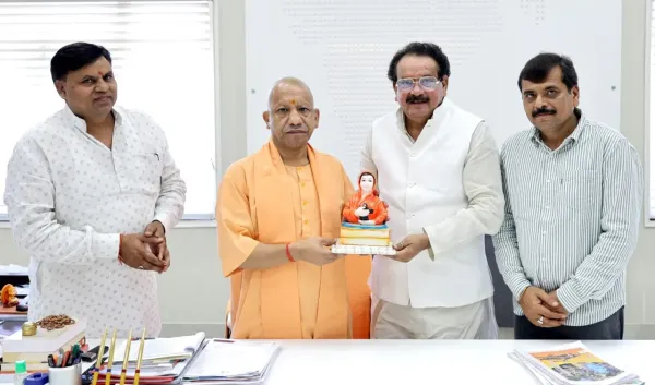 30 जून को एत्मादपुर में लोकमाता अहिल्याबाई होल्कर की स्थापित प्रतिमा