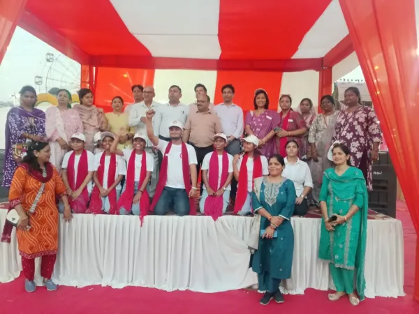 विकास प्रदर्शनी में बाल विकास एवं पुष्टाहार विभाग की ओर से गर्भवती माताओं की गई गोद भराई