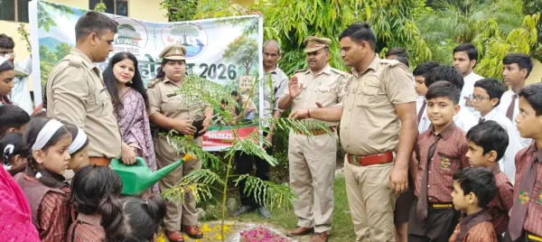 वन महोत्सव सप्ताह के अंतर्गत लाइफ लाइन पब्लिक स्कूल में किया गया बृहद वृक्षारोपण कार्यक्रम