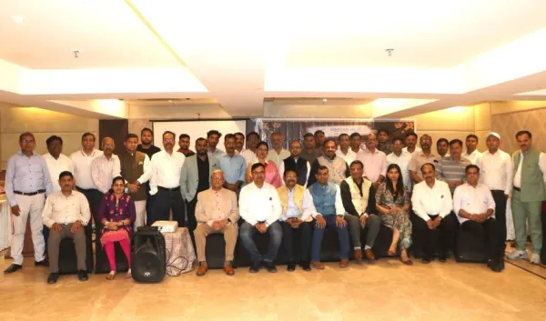 आगरा इशरे में डॉ. कुंवर मौसम ने संभाली अध्यक्ष पद की कमान