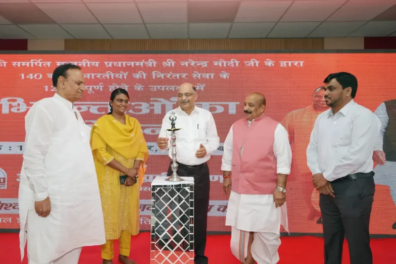 प्रधानमंत्री नरेंद्र मोदी के 12 वर्ष पूर्ण होने पर आगरा विकास प्राधिकरण में मनाया गया अभियंता सम्मेलन