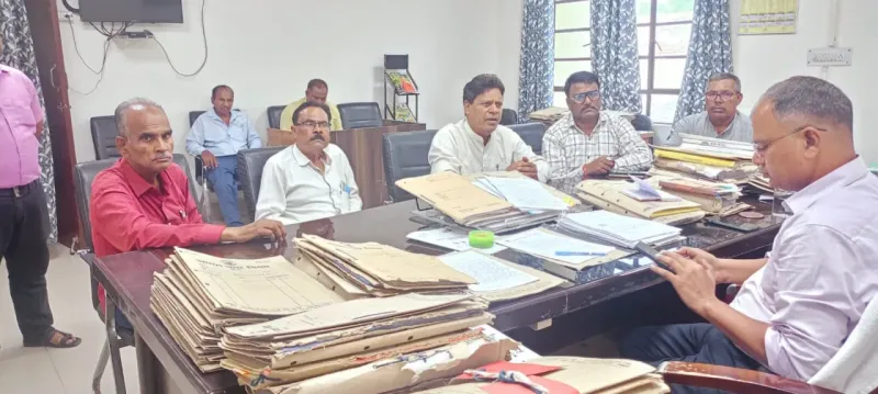 सफाई श्रमिकों को मिला वेतन, प्रदर्शन स्थगित
