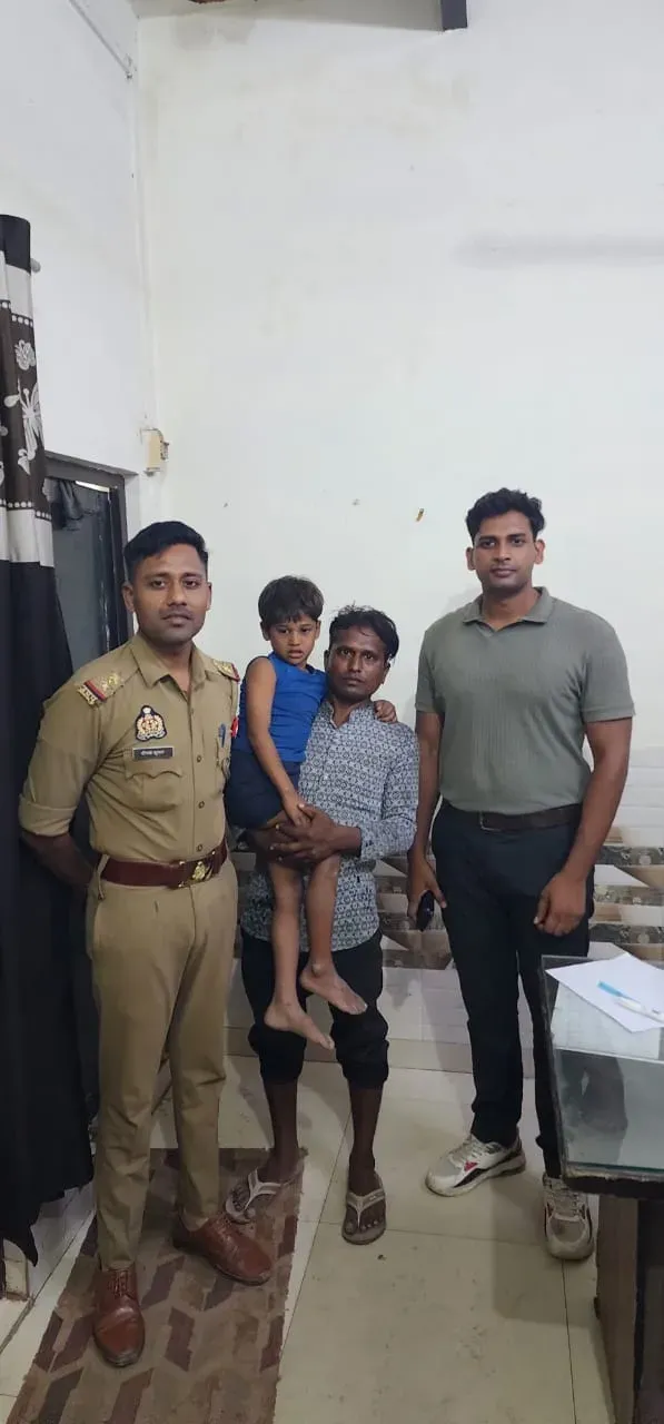 धनौली पुलिस की मुस्तैदी, 1 घंटे में गुमशुदा मंदबुद्धि बच्चा माता-पिता को सौंपा