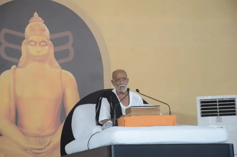 रामधुन से गूंजा कथा पंडाल, बापू ने बताया ऋषियों की प्रतिष्ठा और मुनियों की निष्ठा का मर्म
