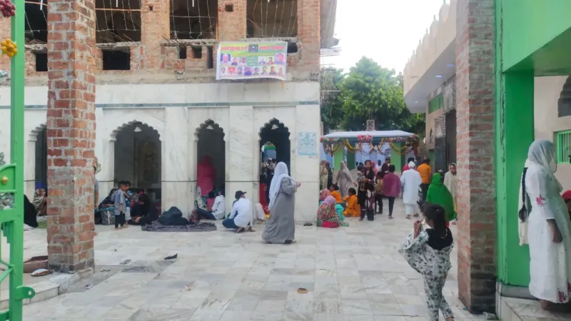 अहमद शाह सरकार के 172वें उर्स में दिखी गंगा-जमुनी तहजीब की मिसाल