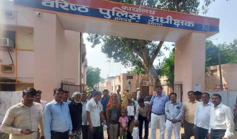 हत्यारो की गिरफ्तारी को लेकर सविता समाज एसएसपी से मिला
