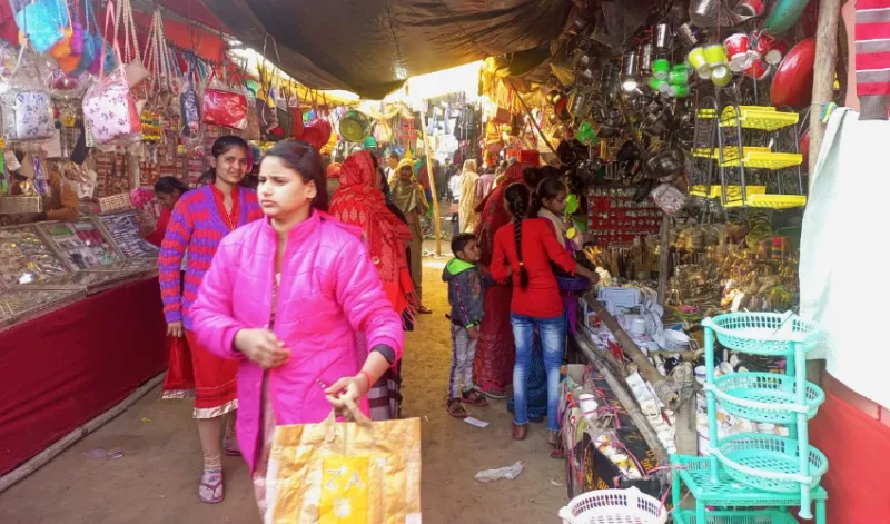 धूप खिली तो पौष मेले मे उमडी भीड ,कोरोना काल के कारण दो बर्ष बाद लगा मेला