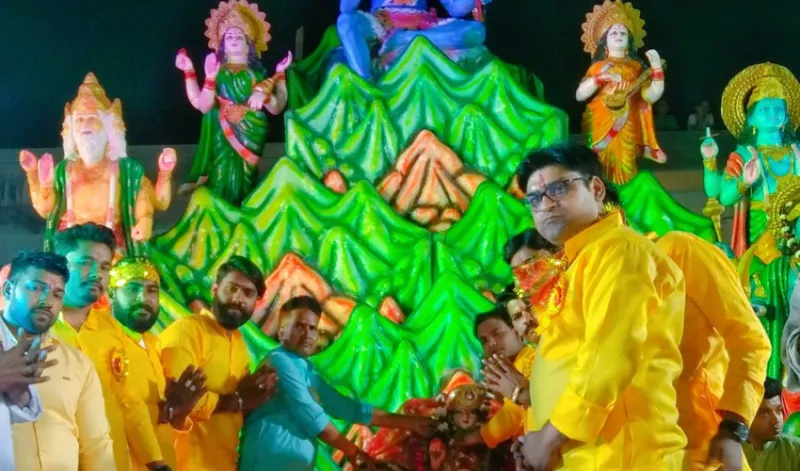 मां दुर्गा देवी मित्र मंडल द्वारा किया भंडारे व जागरण का आयोजन ‌
