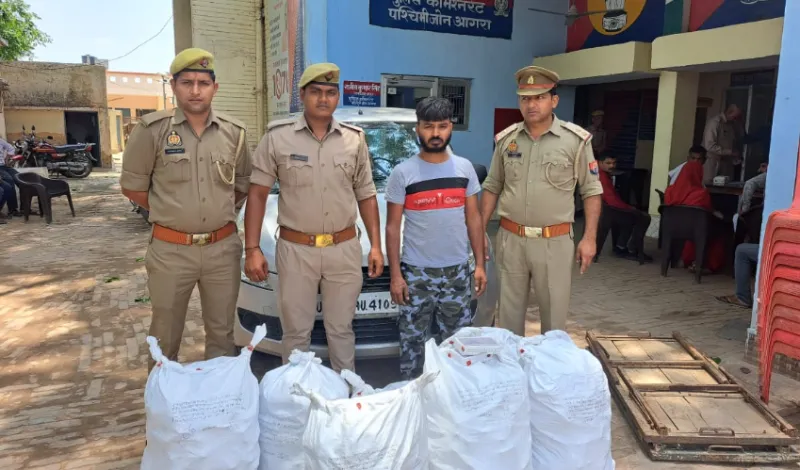 रिट्ज कार के हर पार्ट से निकली शराब की बोतल, एक तस्कर गिरफ्तार