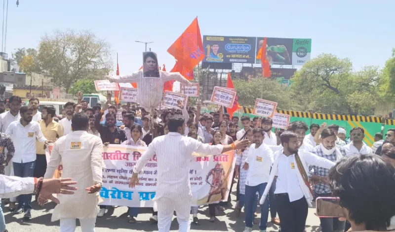 अभाविप ने फूंका रामजीलाल सुमन का पुतला पुलिस और कार्यकर्ता आए आमने सामने