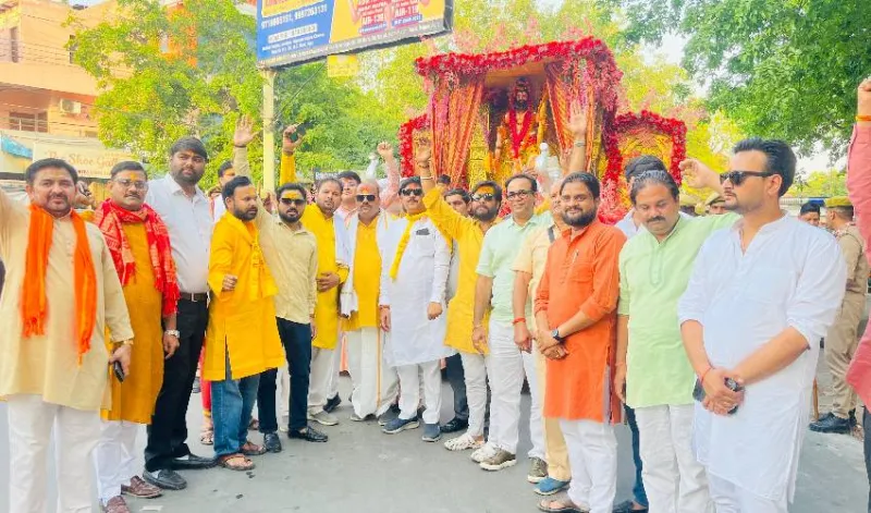 आवास विकास क्षेत्र में निकली चतुर्थ श्री परशुराम शोभायात्रा यात्रा