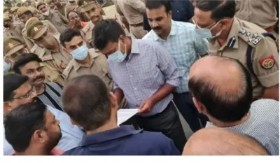 दवा व्यापारी पहुंचे डीएम के द्वार ।