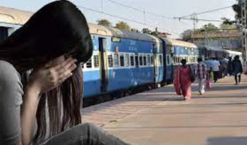 बेटिकट ट्रेन में चढ़ी थी पाकिस्तानी लड़की, TC एसी कोच में ले गए; हुआ गैंगरेप