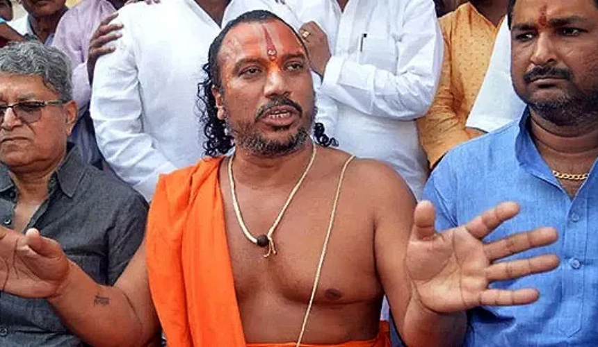 जगद्गुरु परमहंस आचार्य ने शुरू किया अनशन, बोले – ‘भगवा पहनकर ताज़ में प्रवेश करने के बाद ही जाऊंगा वापस’