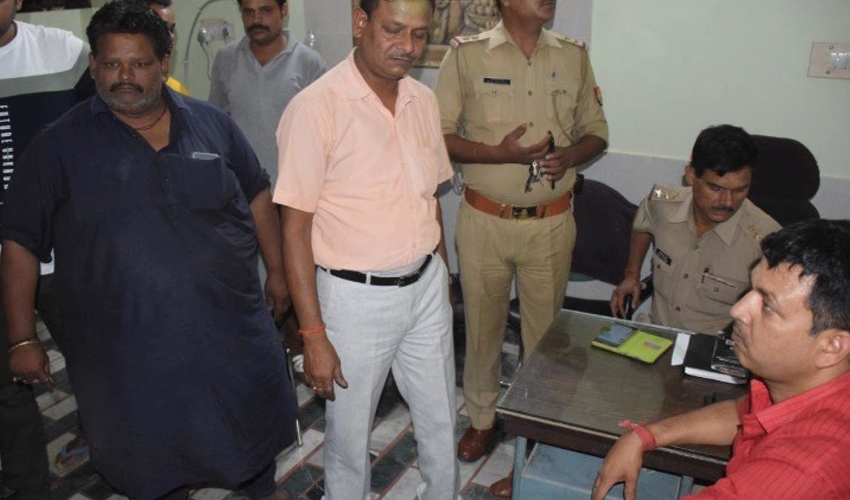 प्रयागराज: गर्ल्स हॉस्टल के वॉशरूम में स्पाई कैमरा, लड़कियों को नहाते हुए देखता था डॉक्टर का बेटा; गिरफ्तार
