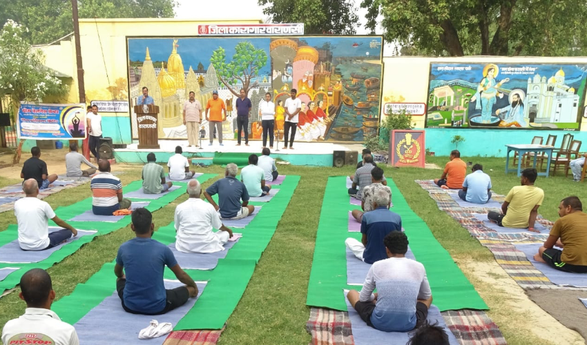 कैदियों के मानसिक स्वास्थ्य के लिए मनोवैज्ञानिक परामर्श एवं योग महत्वपूर्ण है: ए के सक्सेना