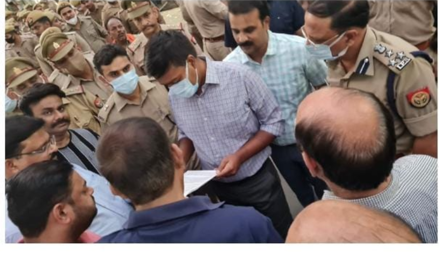दवा व्यापारी पहुंचे डीएम के द्वार ।