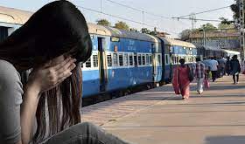 बेटिकट ट्रेन में चढ़ी थी पाकिस्तानी लड़की, TC एसी कोच में ले गए; हुआ गैंगरेप