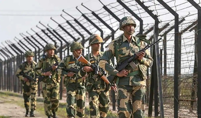 भारत-बाग्लादेश बॉर्डर पर तस्करों ने BSF जवान पर किया हमला, जवाबी कार्रवाई में एक स्मगलर ढेर