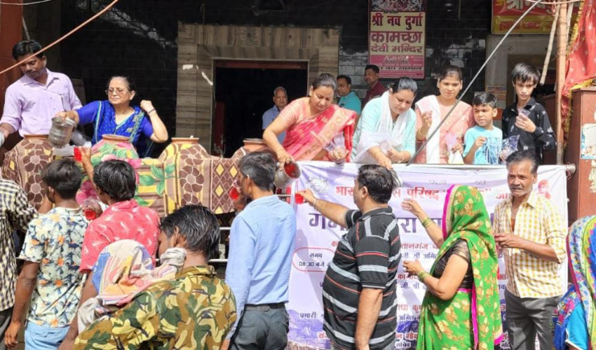 समर्पण ने गंगा दशहरा के पर्व पर लगाई सुगंधित शरबत की प्याऊ