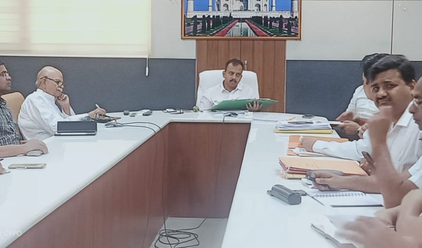मण्डलायुक्त की अध्यक्षता में राजकीय उद्यानों के रख-रखाव के सम्बन्ध में उद्यान विकास समिति की बैठक सम्पन्न