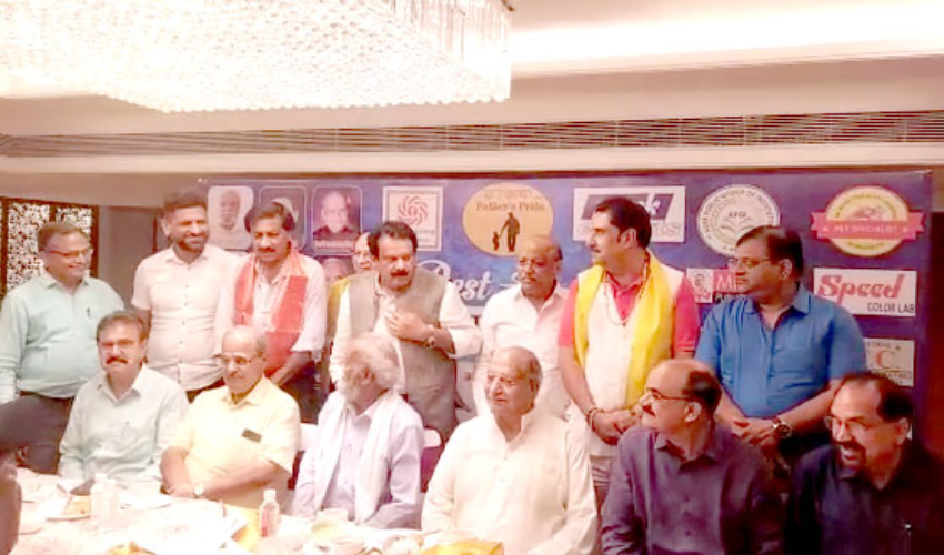 छत्रछाया ने फादर्स डे पर किया आगरा के 11 श्रेष्ठ पिताओं का सम्मान