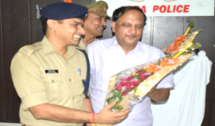 वरिष्ठ पुलिस अधीक्षक सुधीर कुमार सिंह के स्थानान्तरण होने पर विदाई समारोह का किया गया आयोजन