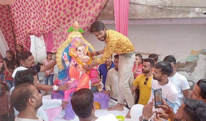 दुर्गा नगर नगला पदी में विधि विधान से हुई भगवान गणेश की प्रतिमा की स्थापना