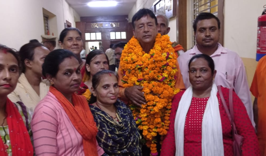 ताजमहल का नाम तेजो महालय का प्रस्ताव आगरा नगर निगम सदन में रखने पर पार्षद शोभाराम राठौर का अखिल भारत हिंदू महासभा ने किया जोशीला स्वागत