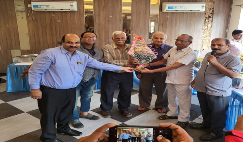 देश ,विदेश के पचास जादू कलाकारों ने निहारा ताज