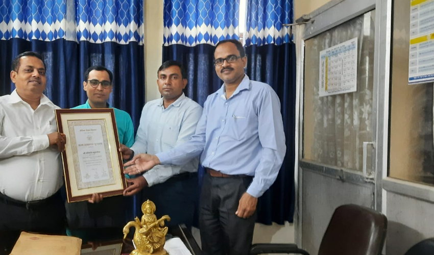 उत्तर प्रदेश के टॉप 10 शिक्षकों में आने पर डा इन्द्र प्रकाश सिंह सोलंकी ने की प्रंशसा