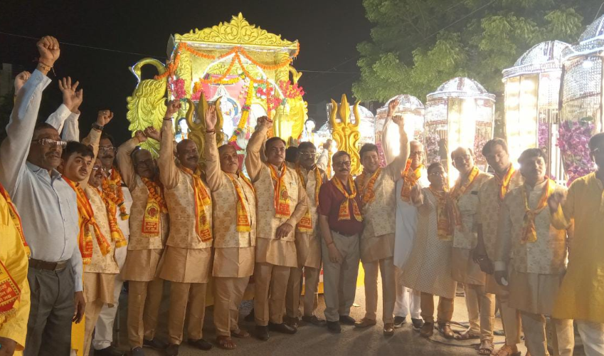 कर्मयोगी से पहली बार निकली भव्य शोभायात्रा, हवन और अग्र सम्मान समारोह का किया आयोजन