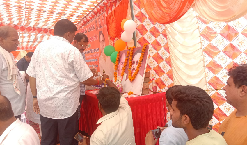 गन्ना एवं चीनी मिलें राज्य मंत्री संजय गंगवार ने साप्ताहिक बाजार का किया उद्घाटन