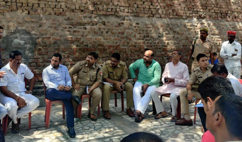 दशहरा शोभायात्रा मार्ग का किया अधिकारियों ने दौरा, जगह-जगह खामियों से आयोजन समिति में रोष व्याप्त