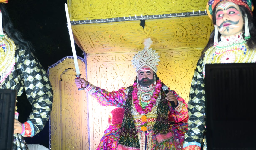 कंस ने किया आसुरी शक्तियों का प्रदर्शन,चमचमाती तलवार के साथ मूंछों पर दिया ताव,श्रीकृष्ण लीला के तहत निकाली सवारियां