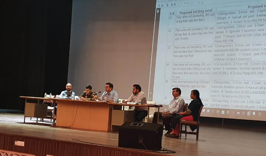 जिलाधिकारी ने की होटल व हॉस्पीटल भवन स्वमियों के साथ अग्निशमन सुरक्षा व्यवस्था हेतु बैठक