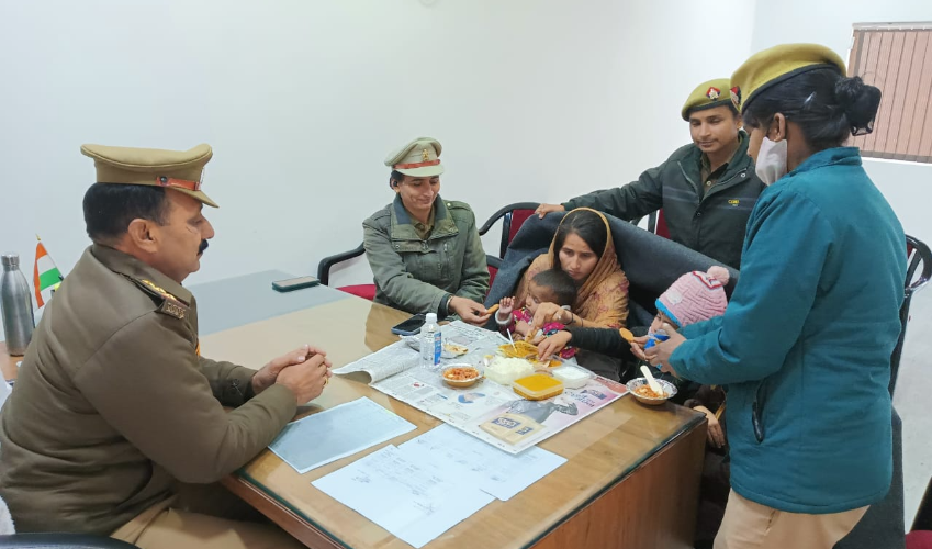आत्महत्या करने के लिए जा रही महिला को पुलिस ने बचाया