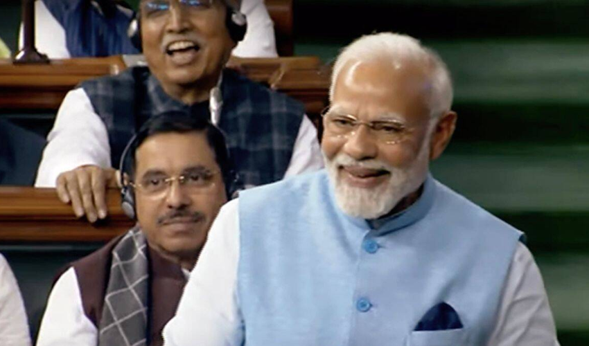पीएम मोदी ने शायरान अंदाज में विपक्ष पर निशाना साधा।